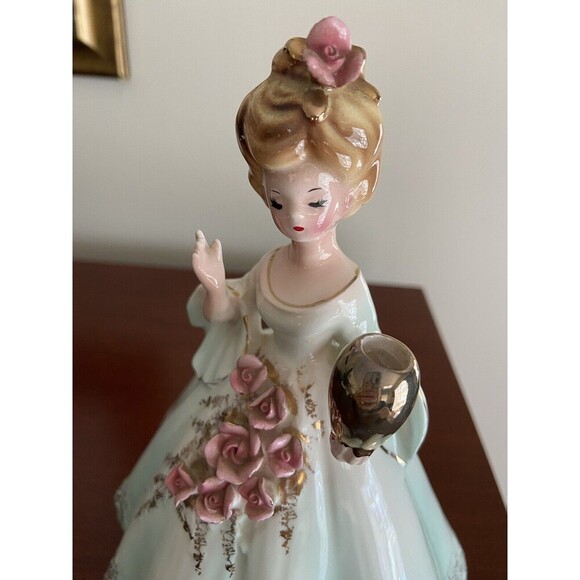 Josef Originals 8” Figurine - GIRL WITH WEDDING GIFT - Romance Series - Picture 5 of 9